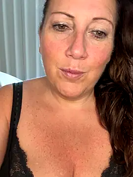 xsexycurvymilf online show from October 2025 01:20:02 PM