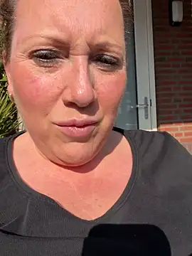 Snapshot of xsexycurvymilf chatting on March 2026 01:59:01 PM xsexycurvymilf online show from March 2026 01:59:01 PM