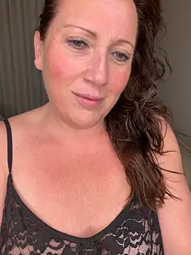 Snapshot of xsexycurvymilf chatting on April 2026 02:31:01 PM xsexycurvymilf online show from April 2026 02:31:01 PM