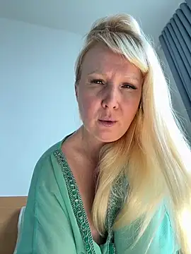 Snapshot of EmmaInLove23 chatting on February 2026 02:26:01 AM EmmaInLove23 online show from February 2026 02:26:01 AM