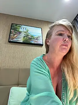 EmmaInLove23 online show from June 2026 01:01:02 PM