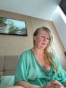EmmaInLove23 online show from June 2026 12:20:01 AM