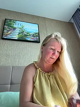 EmmaInLove23 online show from June 2026 07:09:01 AM