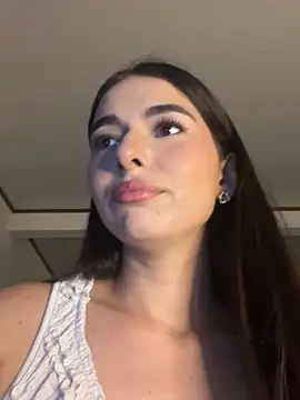 Snapshot of Coralinee_01 chatting on March 2026 12:40:02 AM Coralinee 01 online show from March 2026 12:40:02 AM