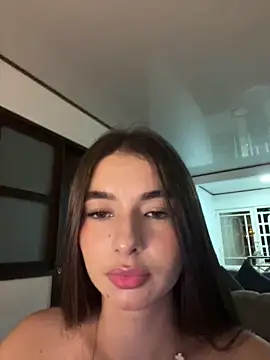 Coralinee 01 online show from May 2026 12:49:01 AM