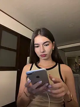 Coralinee 01 online show from May 2026 12:28:02 AM