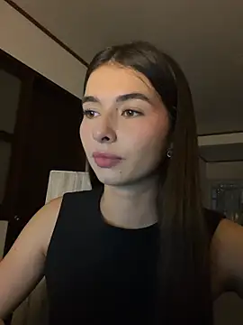 Coralinee 01 online show from May 2026 11:12:02 PM