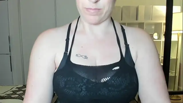 Snapshot of emmita69_ chatting on October 2025 12:49:02 AM emmita69 online show from October 2025 12:49:02 AM