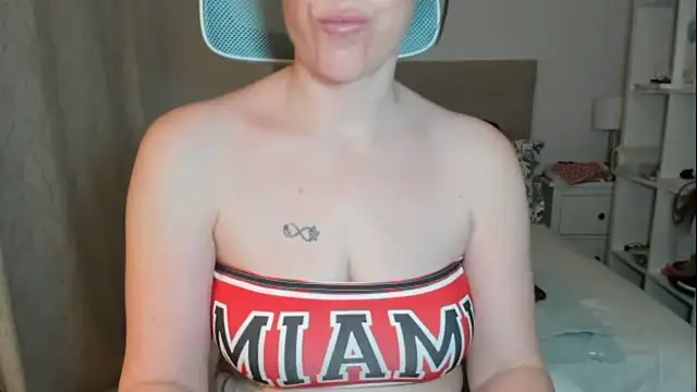 emmita69  online show from April 2026 02:26:02 AM