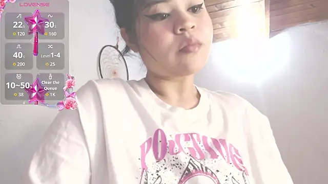 Amara18  online show from December 2025 01:39:01 PM