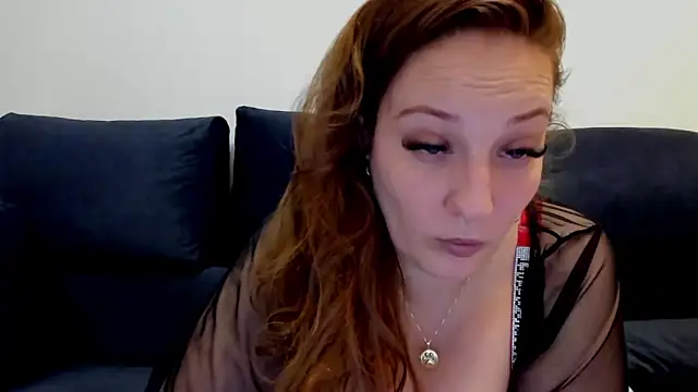 Snapshot of VanessaSquirtt chatting on December 2024 04:11:01 AM VanessaSquirtt online show from December 2024 04:11:01 AM