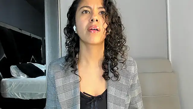 Amareto  online show from June 2026 03:33:01 AM