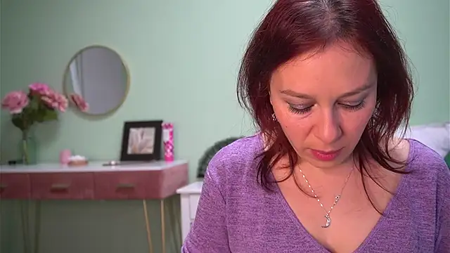 Snapshot of HaileyMoonn chatting on October 2025 03:20:02 AM HaileyMoonn online show from October 2025 03:20:02 AM