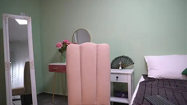 Snapshot of HaileyMoonn chatting on October 2025 04:02:02 AM HaileyMoonn online show from October 2025 04:02:02 AM