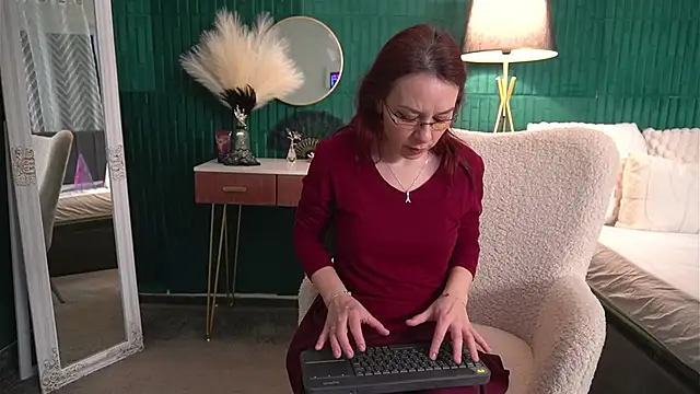 Snapshot of HaileyMoonn chatting on March 2026 04:18:02 AM HaileyMoonn online show from March 2026 04:18:02 AM