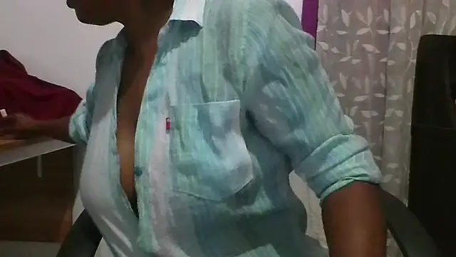 Snapshot of angelsilvia chatting on November 2025 07:07:01 AM angelsilvia online show from November 2025 07:07:01 AM