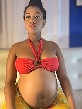 AleezaFrench online show from May 2026 01:07:01 PM