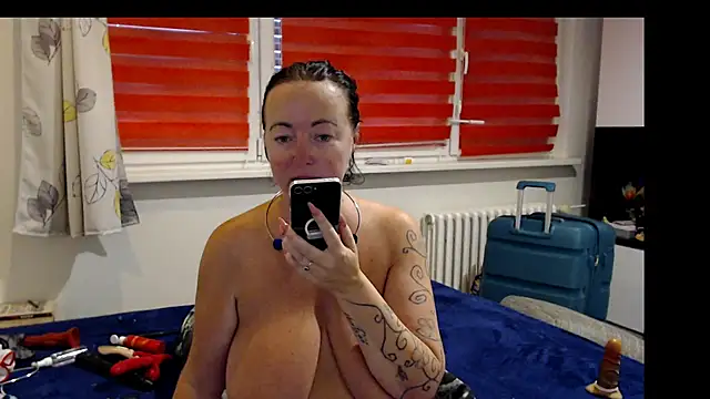 Alexie33 online show from June 2026 07:14:02 AM