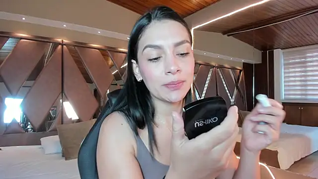 Snapshot of carina_rossi chatting on September 2025 12:18:01 PM carina rossi online show from September 2025 12:18:01 PM