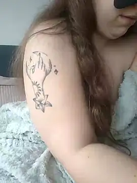 FrancaiseLynne online show from December 2024 09:57:01 AM