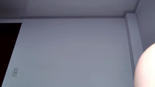 Snapshot of caarlywhitee chatting on February 2026 01:17:01 AM caarlywhitee online show from February 2026 01:17:01 AM