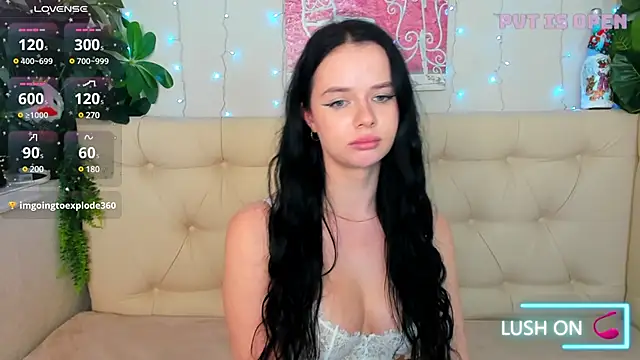 Snapshot of Lori__Hell chatting on February 2025 05:38:01 AM Lori Hell online show from February 2025 05:38:01 AM