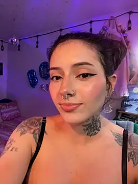 Snapshot of LiliJones_ chatting on June 2026 05:04:02 PM LiliJones online show from June 2026 05:04:02 PM