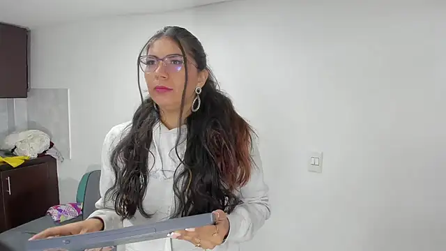 Luna Dumont online show from May 2026 11:04:01 AM
