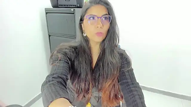 Luna Dumont online show from May 2026 01:39:01 PM