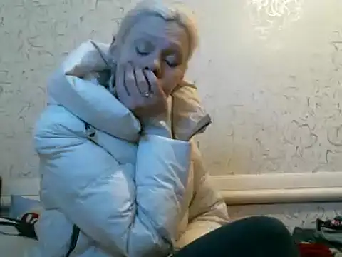 Snapshot of Julie_Silver chatting on February 2025 07:38:02 PM Julie Silver online show from February 2025 07:38:02 PM