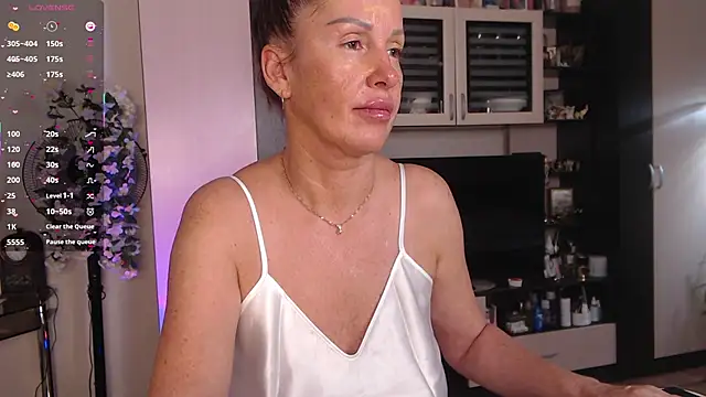 Snapshot of SheilaRyan chatting on November 2025 05:07:01 AM SheilaRyan online show from November 2025 05:07:01 AM