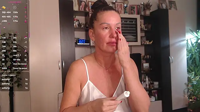 Snapshot of SheilaRyan chatting on November 2025 04:55:01 AM SheilaRyan online show from November 2025 04:55:01 AM