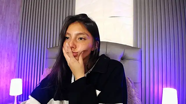 Snapshot of kendall_saenz chatting on December 2024 08:00:01 PM kendall saenz online show from December 2024 08:00:01 PM