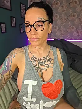Snapshot of EmilyDiazofficial chatting on April 2026 08:17:01 AM EmilyDiazofficial online show from April 2026 08:17:01 AM