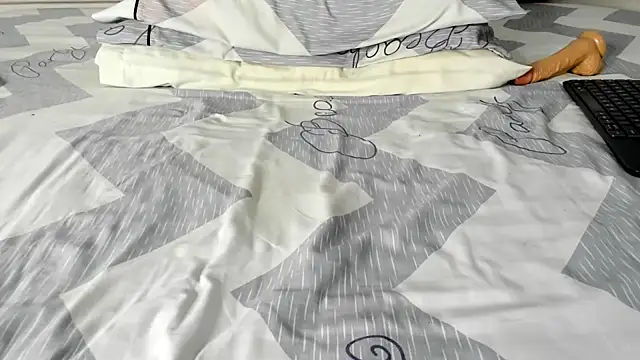 Snapshot of maybelline69 chatting on October 2025 09:15:01 AM maybelline69 online show from October 2025 09:15:01 AM