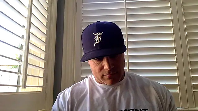 Snapshot of Bad_daddy21 chatting on September 2025 06:21:01 PM Bad daddy21 online show from September 2025 06:21:01 PM