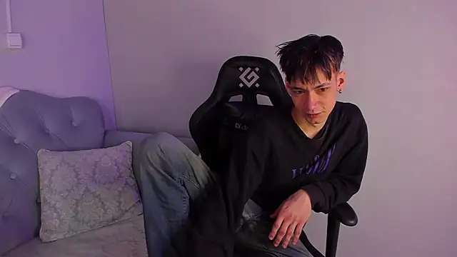 Snapshot of CalvinOwens chatting on January 2025 03:30:02 AM CalvinOwens online show from January 2025 03:30:02 AM