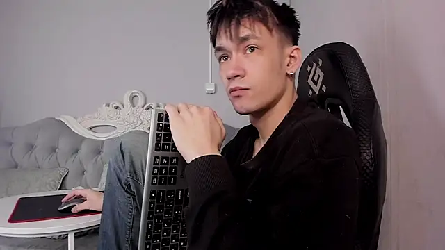 Snapshot of CalvinOwens chatting on February 2025 03:52:02 AM CalvinOwens online show from February 2025 03:52:02 AM