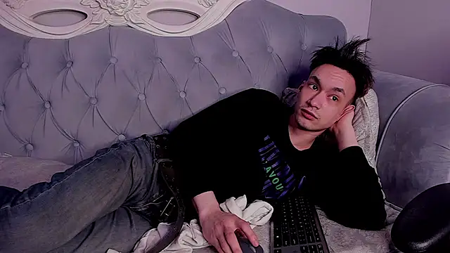 Snapshot of CalvinOwens chatting on February 2025 12:57:02 PM CalvinOwens online show from February 2025 12:57:02 PM