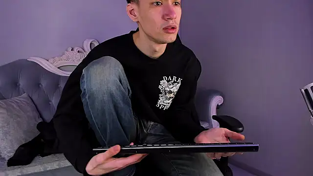 Snapshot of CalvinOwens chatting on February 2025 06:54:01 AM CalvinOwens online show from February 2025 06:54:01 AM