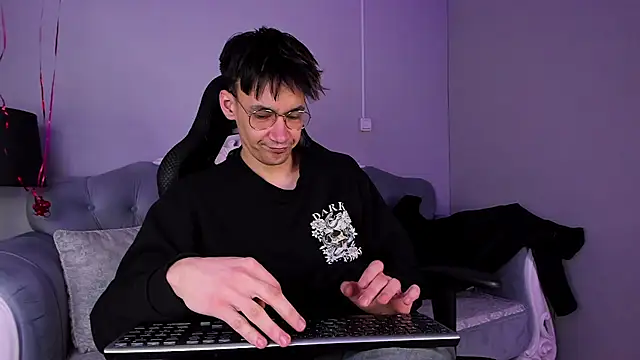 Snapshot of CalvinOwens chatting on February 2025 01:01:01 PM CalvinOwens online show from February 2025 01:01:01 PM