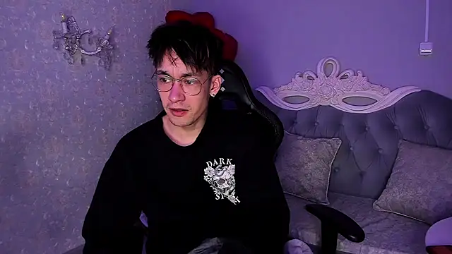 Snapshot of CalvinOwens chatting on February 2025 07:05:01 AM CalvinOwens online show from February 2025 07:05:01 AM