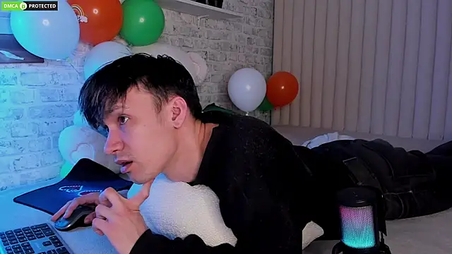 Snapshot of CalvinOwens chatting on March 2025 12:45:01 PM CalvinOwens online show from March 2025 12:45:01 PM