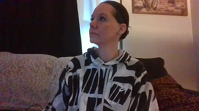 Snapshot of SidneyRaee chatting on October 2025 04:16:01 PM SidneyRaee online show from October 2025 04:16:01 PM