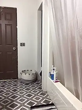 Snapshot of SidneyRaee chatting on October 2025 12:17:01 PM SidneyRaee online show from October 2025 12:17:01 PM