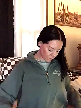 Snapshot of SidneyRaee chatting on December 2025 06:03:02 PM SidneyRaee online show from December 2025 06:03:02 PM