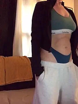 Snapshot of SidneyRaee chatting on February 2026 05:08:01 PM SidneyRaee online show from February 2026 05:08:01 PM