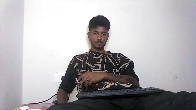 Snapshot of just_fucks chatting on October 2025 07:12:02 PM just fucks online show from October 2025 07:12:02 PM