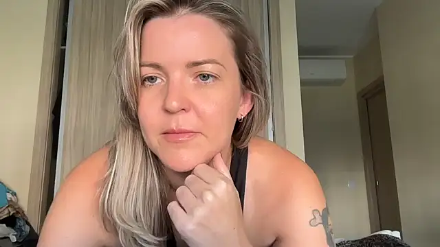 Snapshot of naughtyhollyxxxx chatting on September 2025 09:36:02 AM naughtyhollyxxxx online show from September 2025 09:36:02 AM