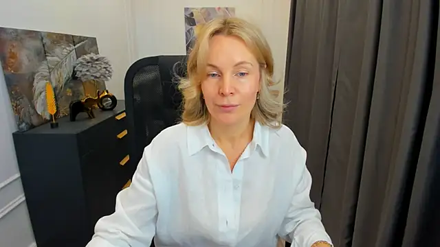 Sinty Devis online show from May 2026 04:28:01 AM